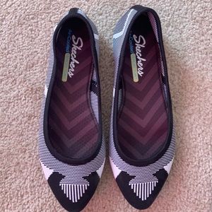 Skechers memory foam black and white flats